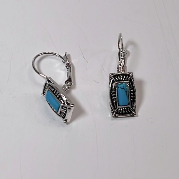 Turquoise necklace and earrings set - Picture 2 of 4